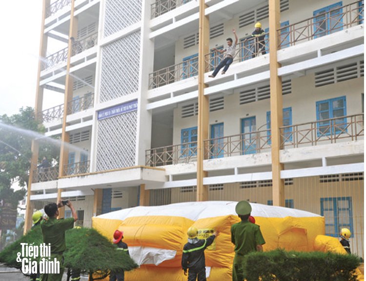 5 Mẹo Vặt Sáng Tạo Hữu Ích Với Bạt Xanh Cam