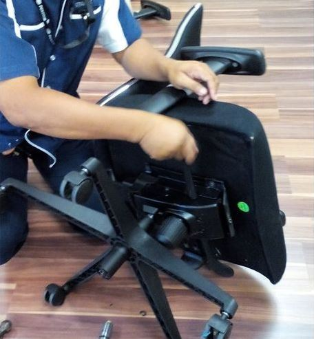 Cách sửa ghế văn phòng bị tụt hơi tại nhà chỉ trong 5 phút