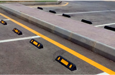 So sánh chặn bánh xe cao su và chặn bánh xe bê tông