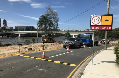 Lắp đặt gờ giảm tốc tạm thời mang lại sự an toàn cho công trường