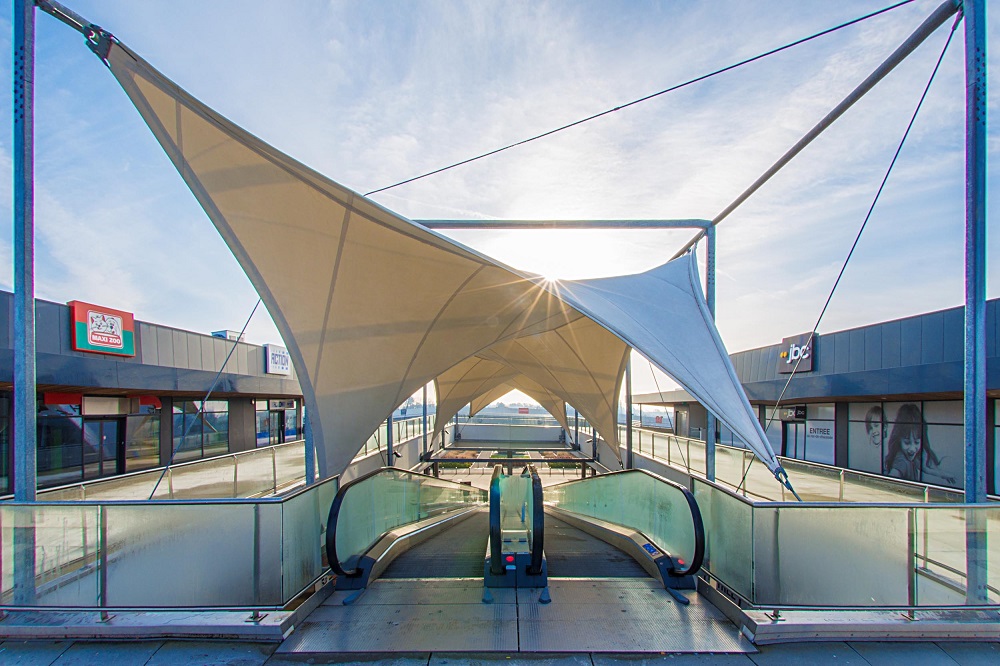 bạt che có khung rạp